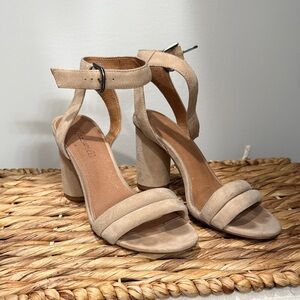Elegant Tan Women's Heeled Sandals
